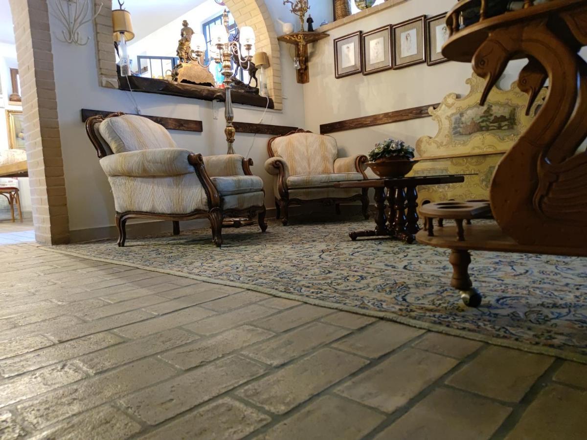 Foresteria Del Re Hotel Montelupone Bagian luar foto